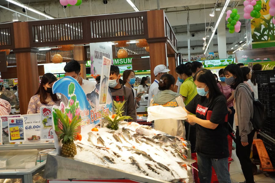 Bí thư Thành ủy Hà Nội Vương Đình Huệ ấn tượng với sản phẩm cá tra, ba sa tại Tuần hàng Đồng Tháp - Ảnh 3.