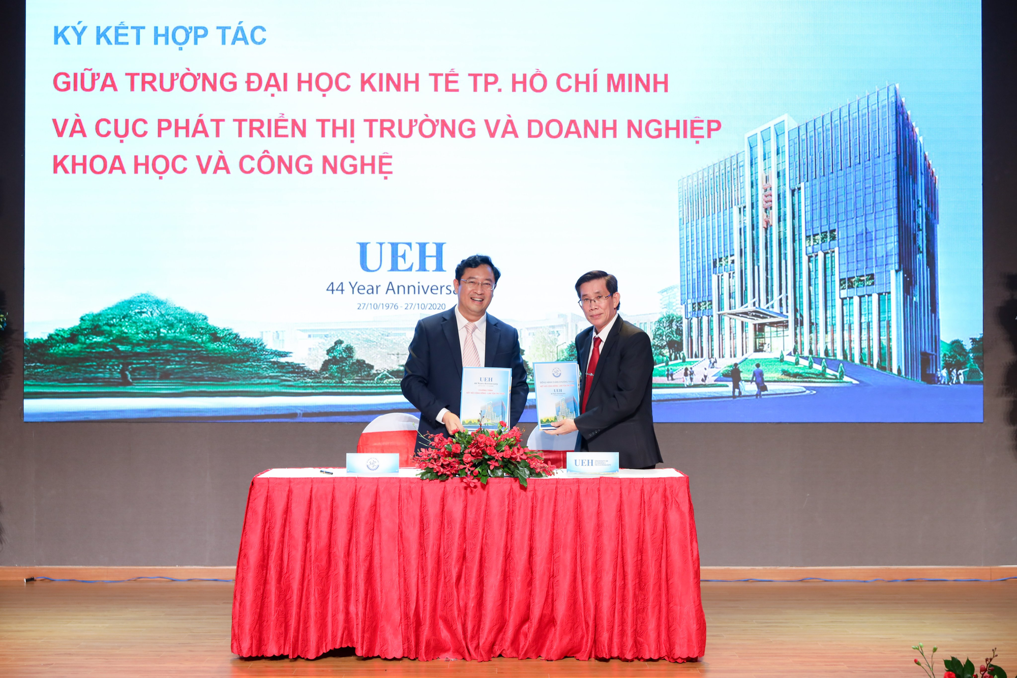 Bộ KH&CN và ĐH Kinh tế TP.HCM ký kết thúc đẩy phong trào khởi nghiệp sáng tạo - Ảnh 1.