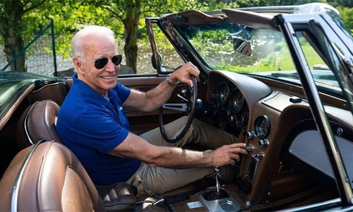 ông Biden thích đi xe Corvette Stingray