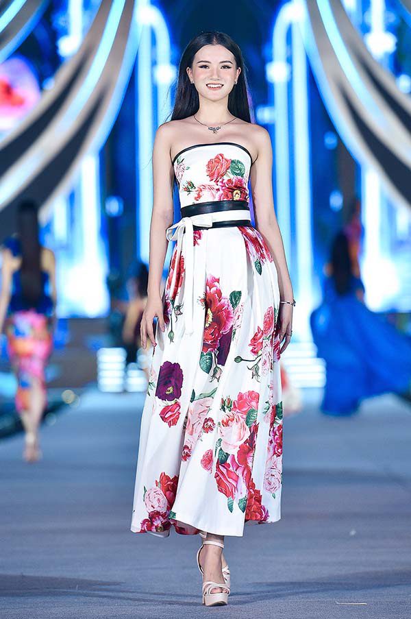 Hoa hậu Mỹ Linh vừa làm giám khảo, vừa catwalk cực đỉnh trong đêm thi Người đẹp thời trang  - Ảnh 5.
