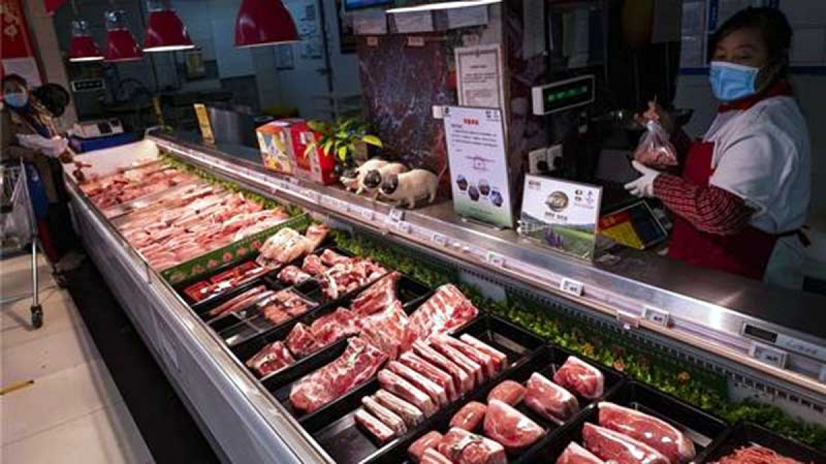 Giá thịt lợn tại Trung Quốc lần đầu giảm sau 19 tháng tăng liên tiếp - Ảnh 1.