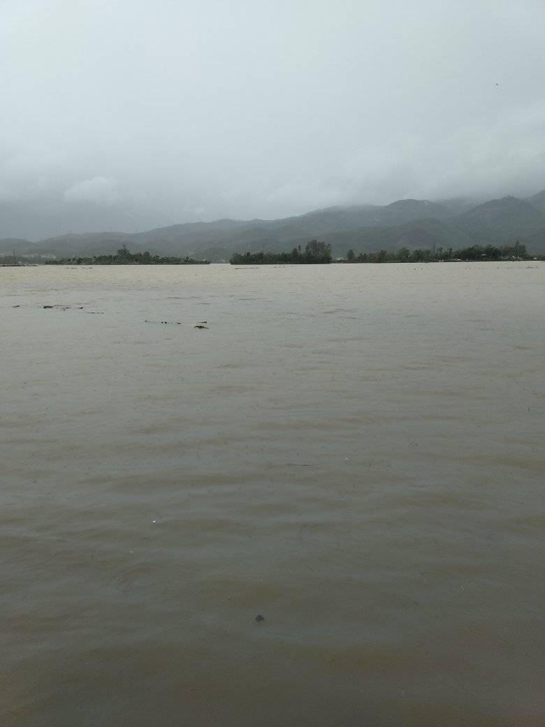 Quảng Nam mưa kéo dài, nước sông đang lên, cảnh báo lũ lớn  - Ảnh 2.
