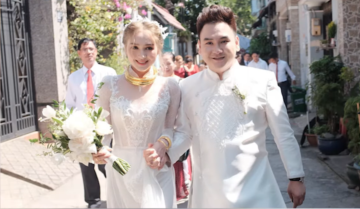 “Streamer giàu nhất Việt Nam” đi rước dâu nhưng quên cô dâu khiến dân tình “cười ngất” - Ảnh 1.