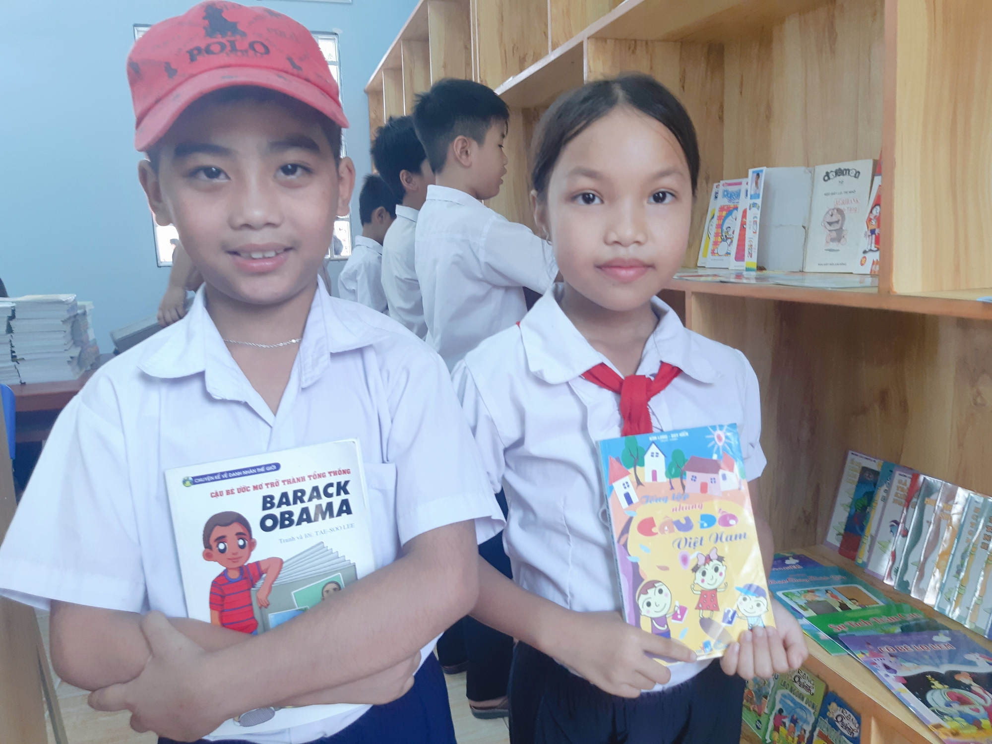 Agribank Chi nhánh Trà Vinh: Tặng tủ sách, dụng cụ học tập cho trường Tiểu học Tam Ngãi B - Ảnh 8.