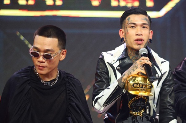 HOT showbiz: Dế Choắt từ cậu bé lớp 9 nghỉ học, bán vé số đến Quán quân Rap Việt - Ảnh 2.