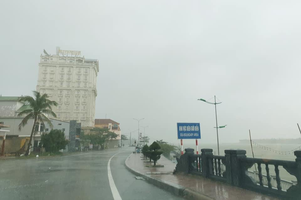 Bão số 13: Quảng Bình có mưa to, gió giật mạnh - Ảnh 1.