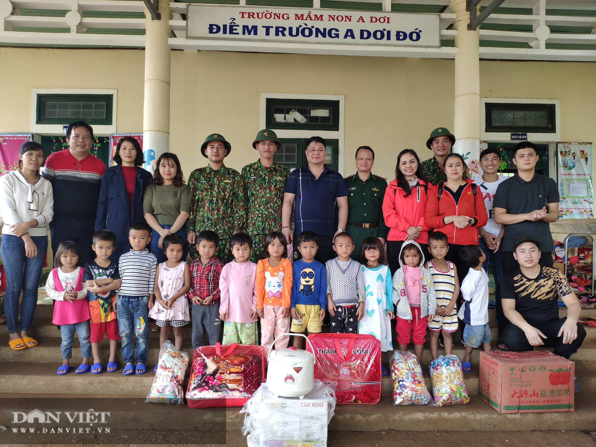 Trao yêu thương đến bà con vùng biên giới Quảng Trị bị ảnh hưởng lũ lụt - Ảnh 4.