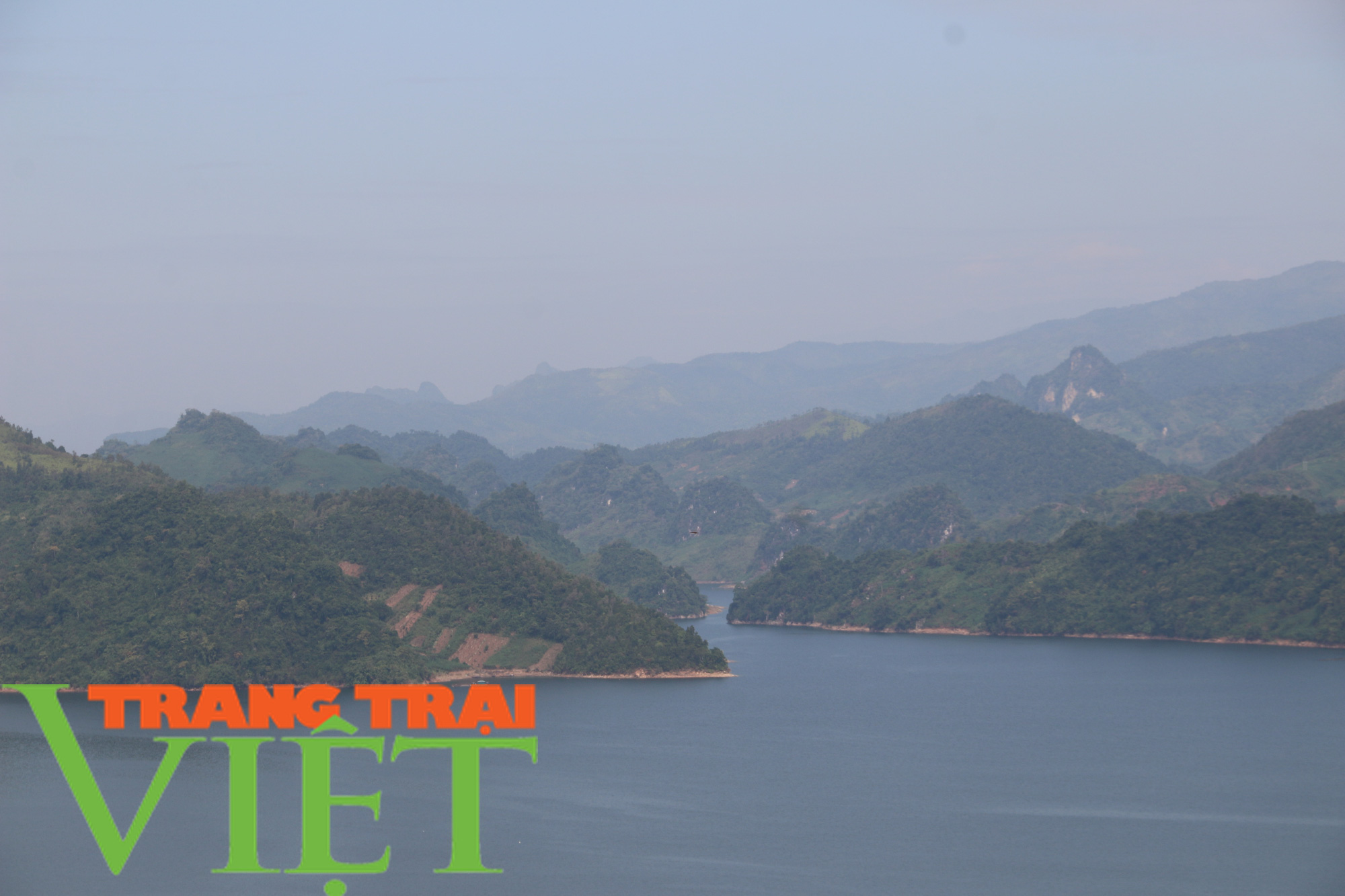 Quỳnh Nhai đánh thức tiềm năng du lịch lòng hồ sông Đà - Ảnh 1.