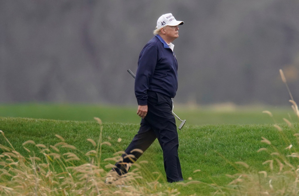 Ảnh: Nghìn người kéo về Washington phản đối kết quả bầu cử, Tổng thống Donald Trump vẫn đi chơi golf - Ảnh 12.