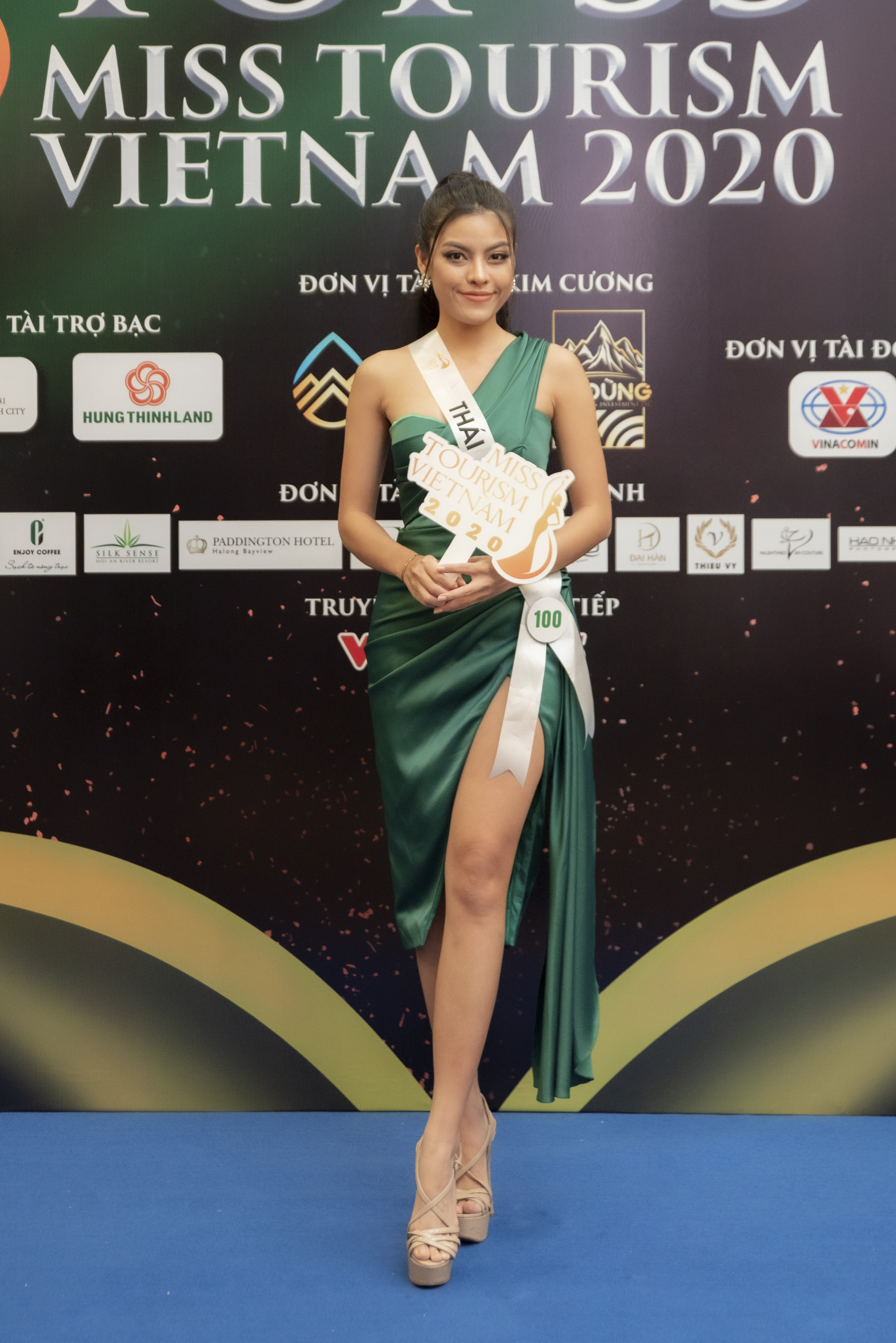 32 thí sinh vào bán kết Miss Tourism Vietnam 2020 tỏa sáng với tà áo dài trắng - Ảnh 6.