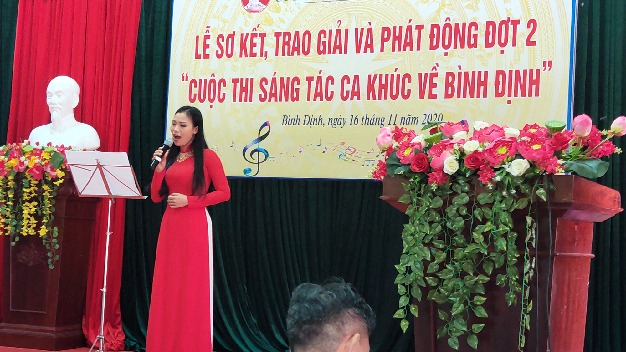 Trao giải sáng tác ca khúc về Bình Định cho các nhạc sĩ   - Ảnh 1.