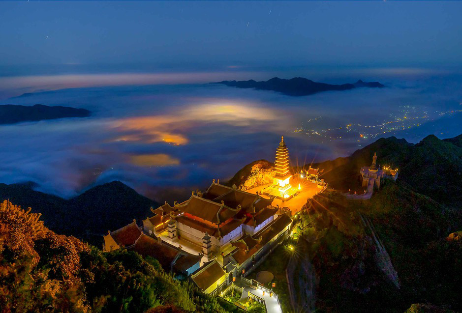 Gần 1500 tăng ni, Phật tử sẽ dự Đại lễ cầu quốc thái dân an trên đỉnh Fansipan - Ảnh 1.