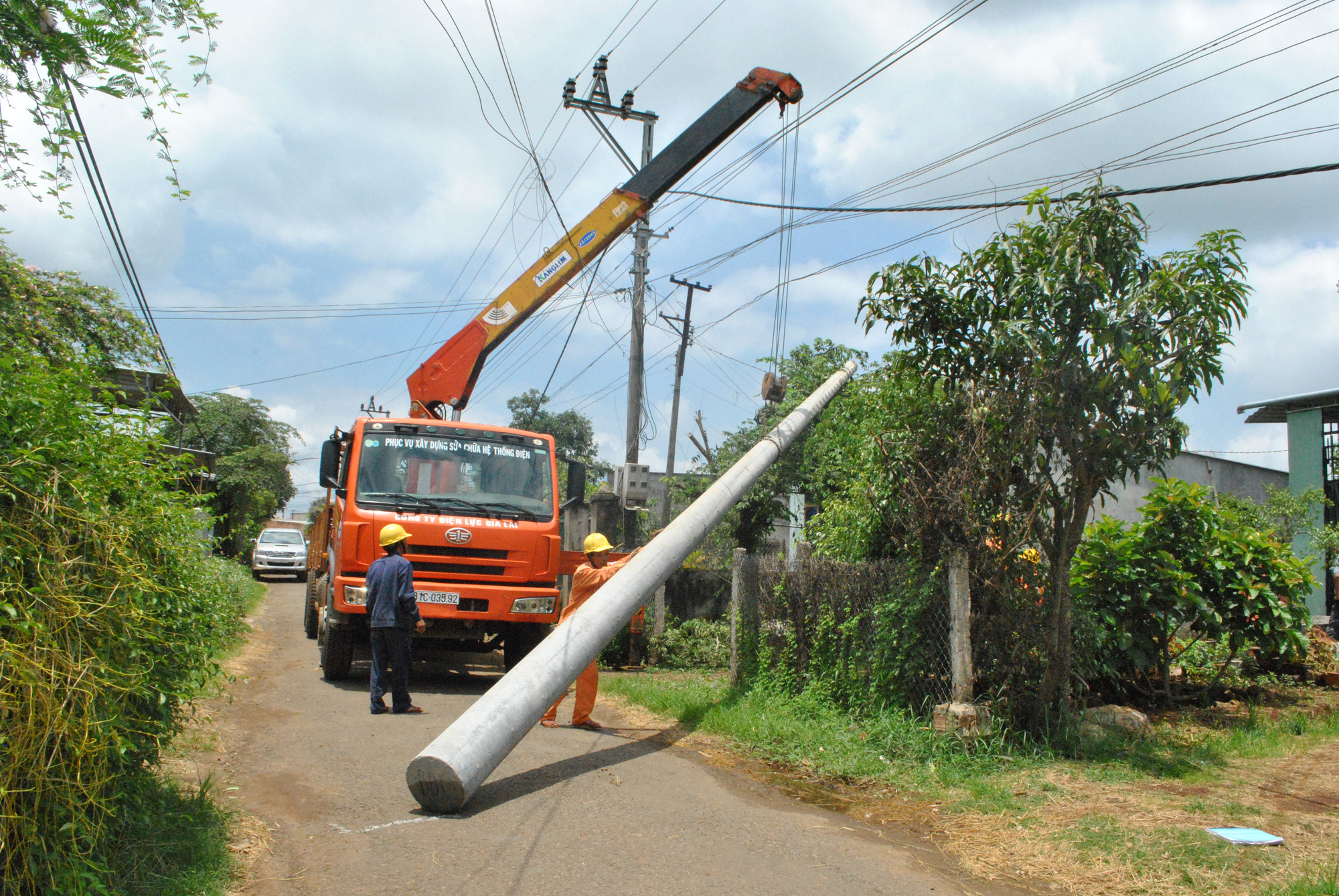 Điện lực Pleiku (PC Gia Lai): Gần 100% khách hàng sử dụng đường dây sau công tơ đảm bảo chất lượng, an toàn  - Ảnh 3.