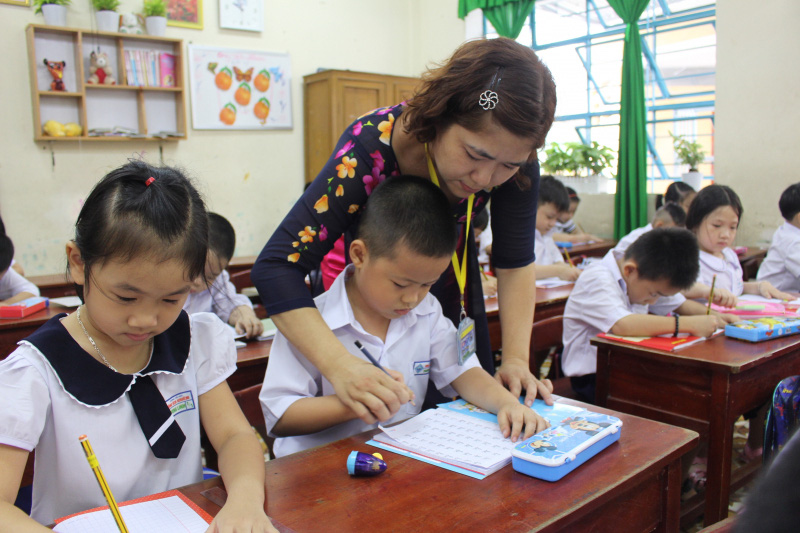 Sở GD-ĐT TP.HCM: Sách giáo khoa lớp 1 chỉ là tài liệu hỗ trợ - Ảnh 3.