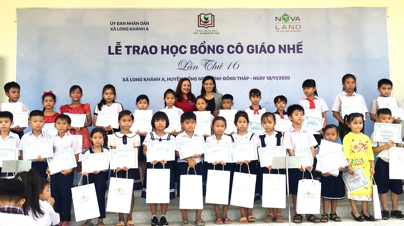 Học bổng cô giáo Nhế: Trao yêu thương - nhận nụ cười - Ảnh 2.