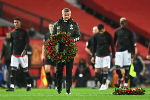 Solskjaer không hài lòng về Pogba