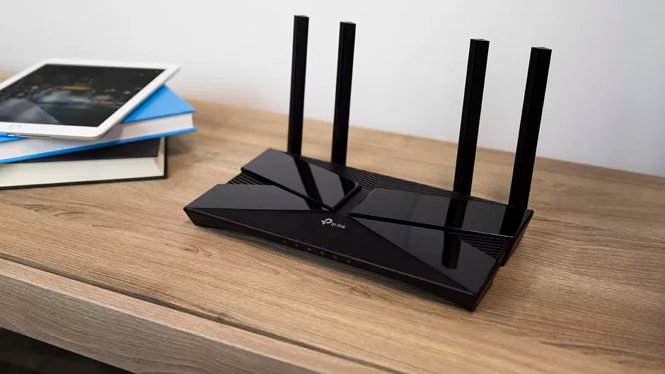 Những đồ vật không nên nằm cạnh bộ phát sóng Wi-Fi - Ảnh 1.