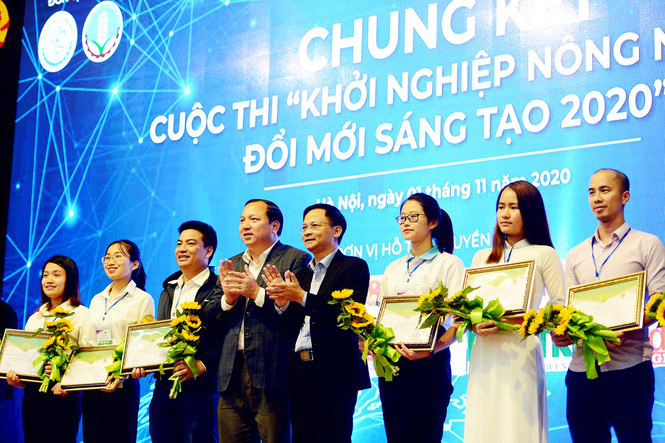 Dự án lá chuối Việt vô địch cuộc thi “Khởi nghiệp Nông nghiệp Đổi mới sáng tạo 2020“ - Ảnh 2.