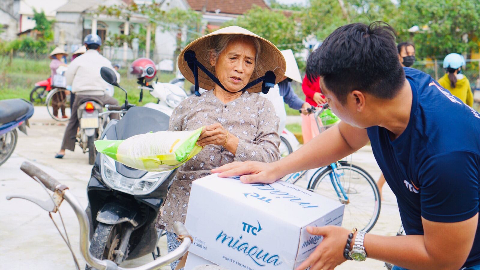 Tập đoàn TTC chia sẻ khó khăn cùng người dân miền Trung - Ảnh 3.