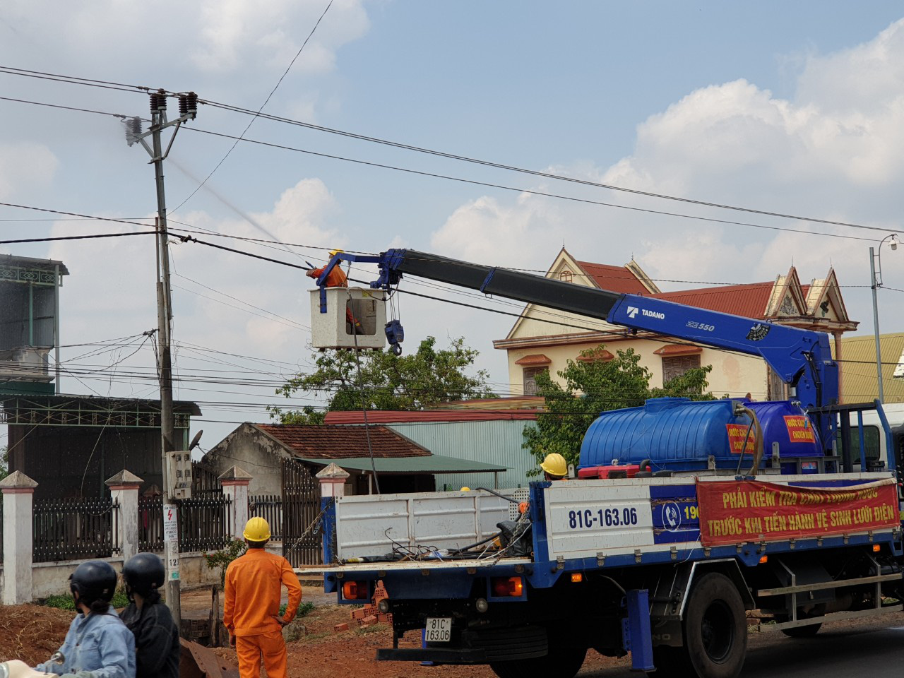 Điện lực Đức Cơ (PC Gia Lai): Nhiều hoạt động trong Tháng Tri ân khách hàng năm 2020 - Ảnh 2.