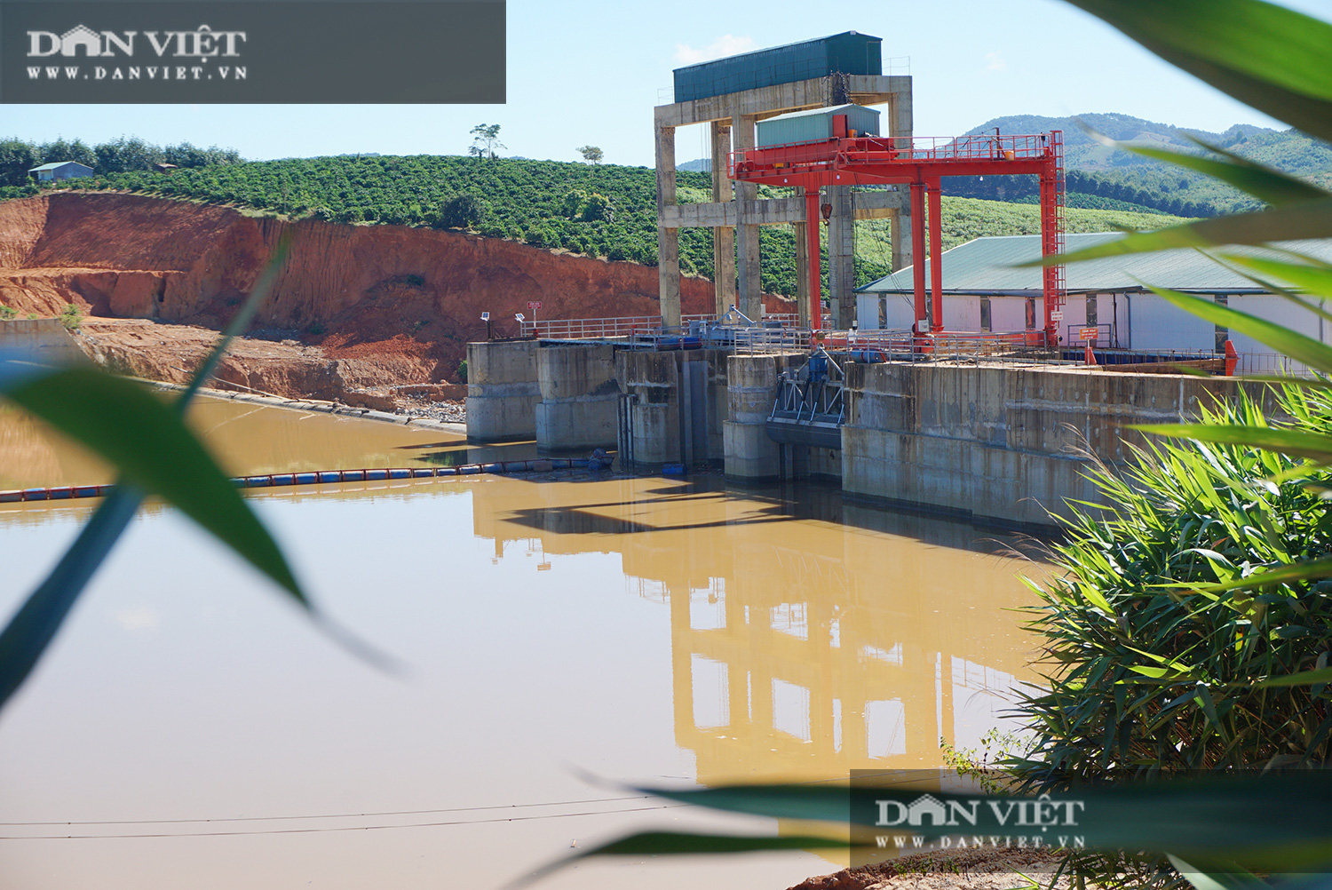Thủy điện tích nước vô lối ở tỉnh Kon Tum: Lại tự ý tích nước, vận hành máy cho chuyên gia Trung Quốc nghiệm thu - Ảnh 1.