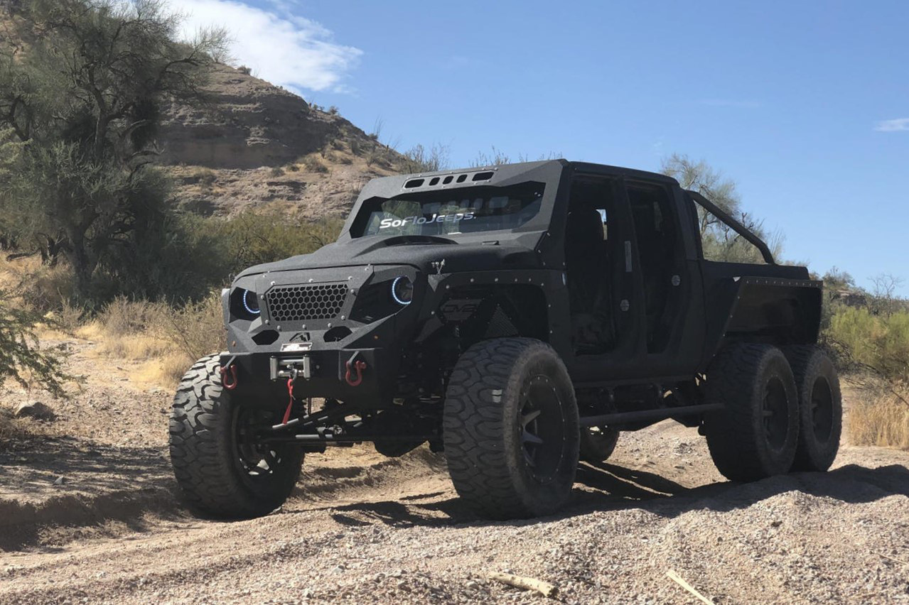 Bản độ Jeep Gladiator 6x6 giá 139.000 USD - Ảnh 1.