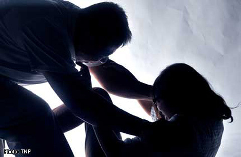Tố cáo cha dượng hiếp dâm, bé gái 12 tuổi vào ở nhà &quot;tạm lánh&quot; - Ảnh 1.