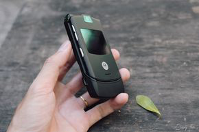 Ngắm chiếc điện thoại Motorola V3 huyền thoại một thời - Ảnh 13.