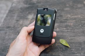 Ngắm chiếc điện thoại Motorola V3 huyền thoại một thời - Ảnh 15.