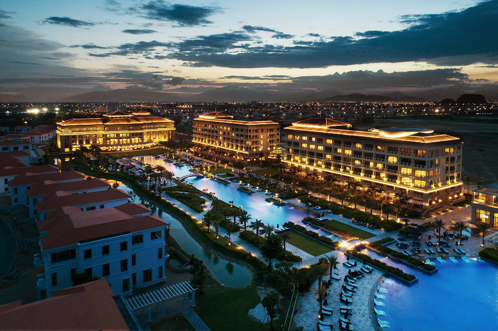 Khu Nghỉ Dưỡng Sheraton Grand Đà Nẵng nhận giải thưởng World Luxury Hotel Awards 2020 - Ảnh 1.