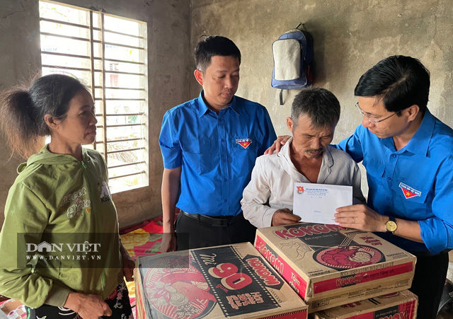 Trao hỗ trợ cho gia đình cháu bé bị chủ quán đánh đập tàn nhẫn ở Bắc Ninh - Ảnh 2.