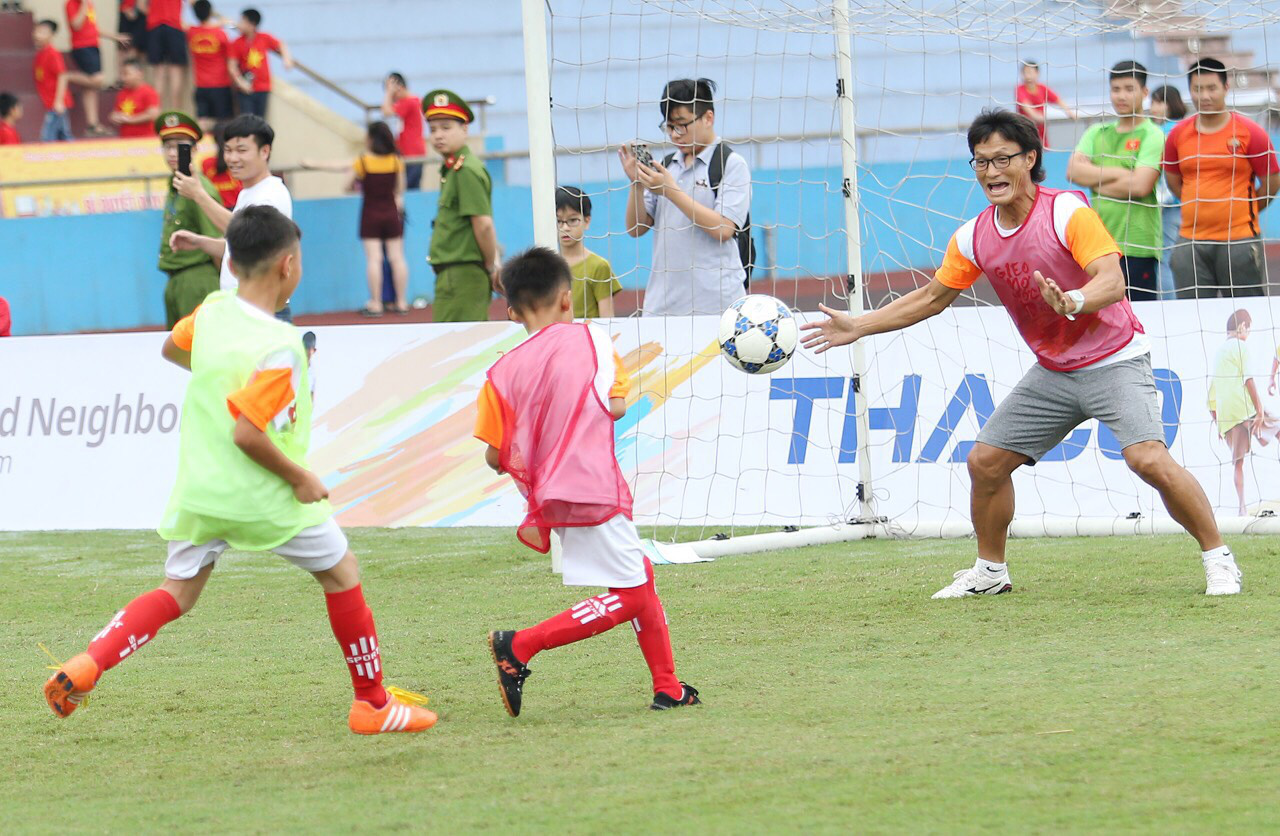 Bạn HLV Park Hang-seo cùng &quot;đội bóng đặc biệt&quot; dự giải U17 Cúp QG - Ảnh 2.