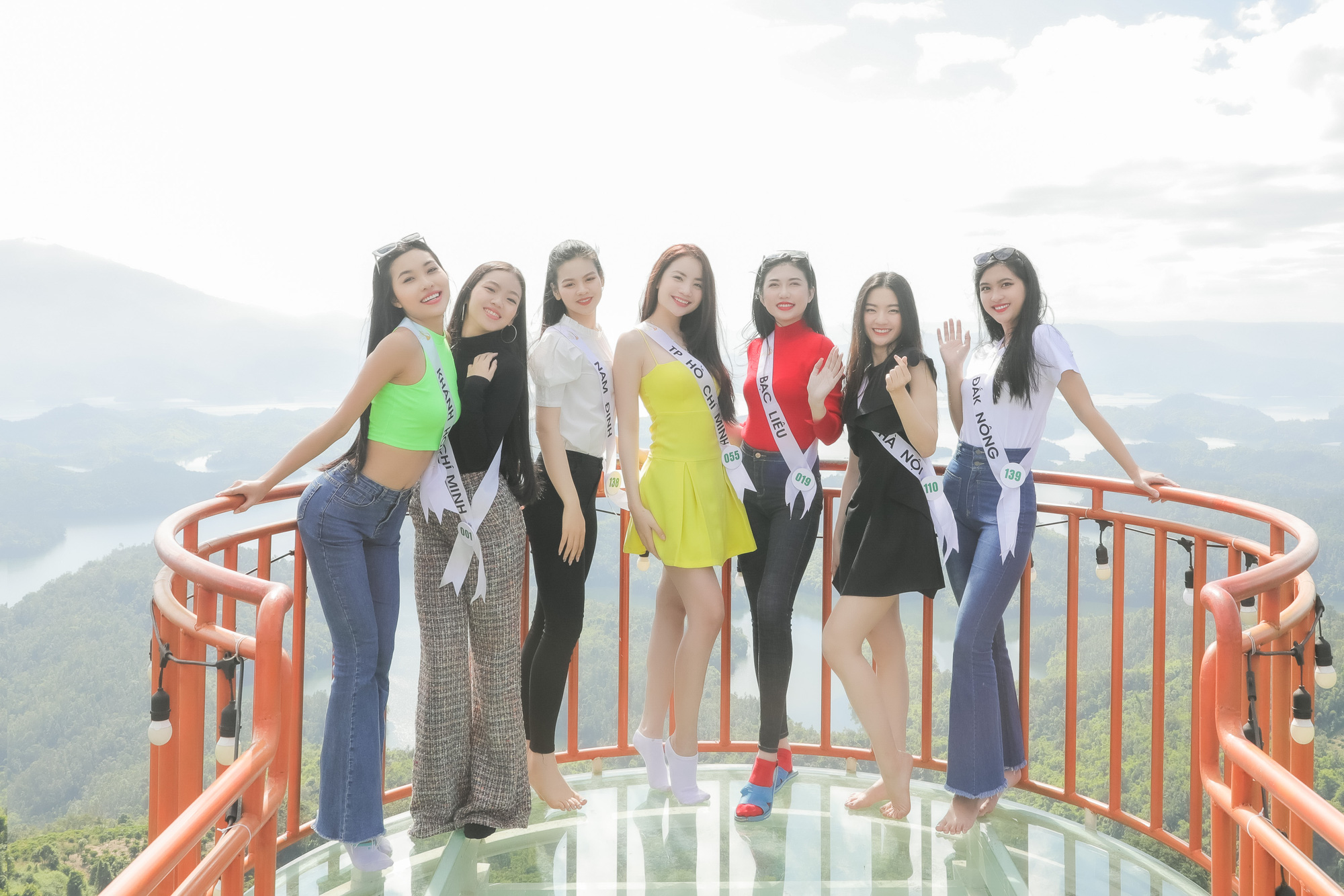 Ngắm thí sinh Miss Tourism Vietnam 2020 rạng rỡ ở  Vườn quốc gia Tà Đùng - Ảnh 1.