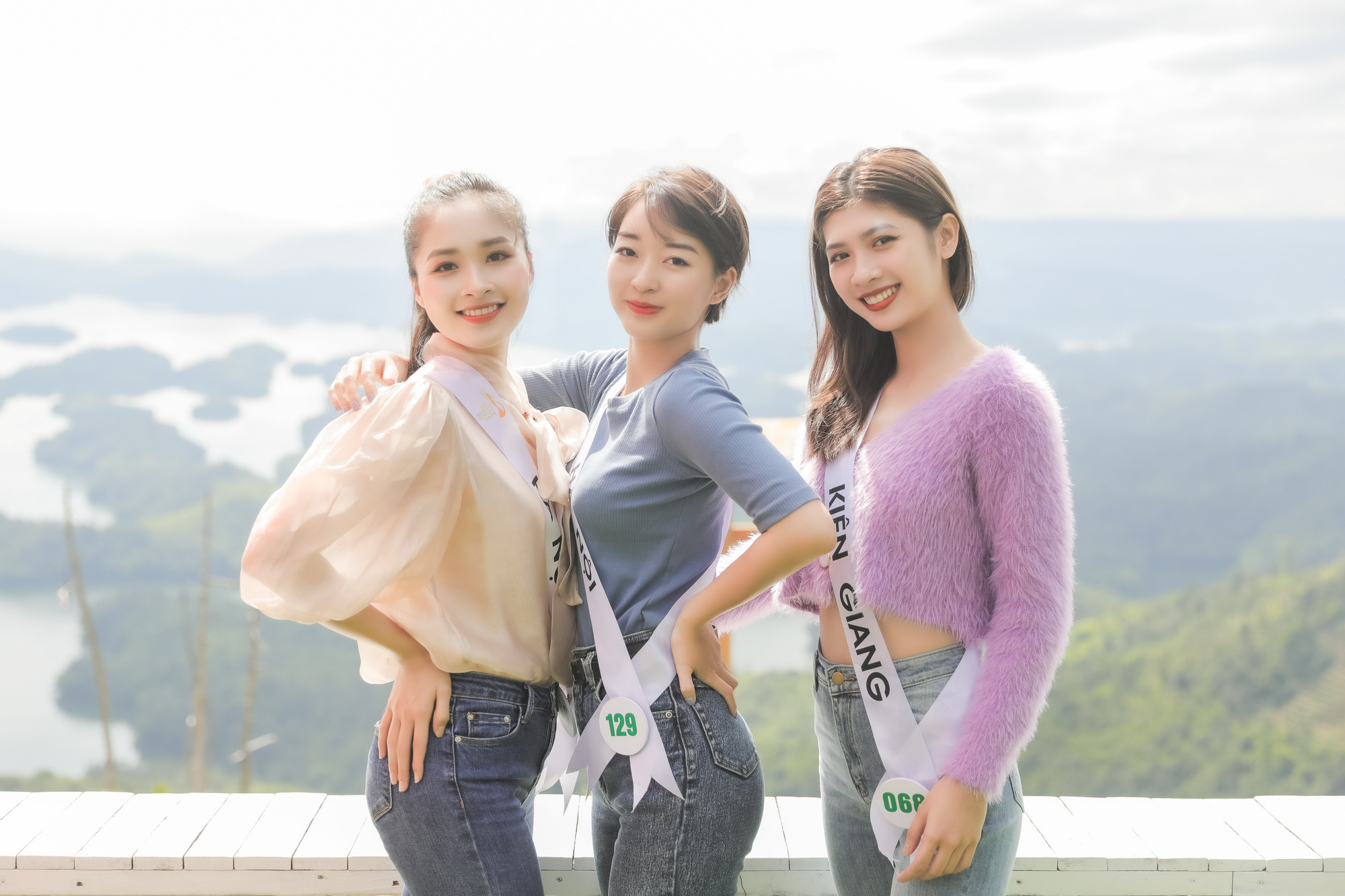 Ngắm thí sinh Miss Tourism Vietnam 2020 rạng rỡ ở  Vườn quốc gia Tà Đùng - Ảnh 3.