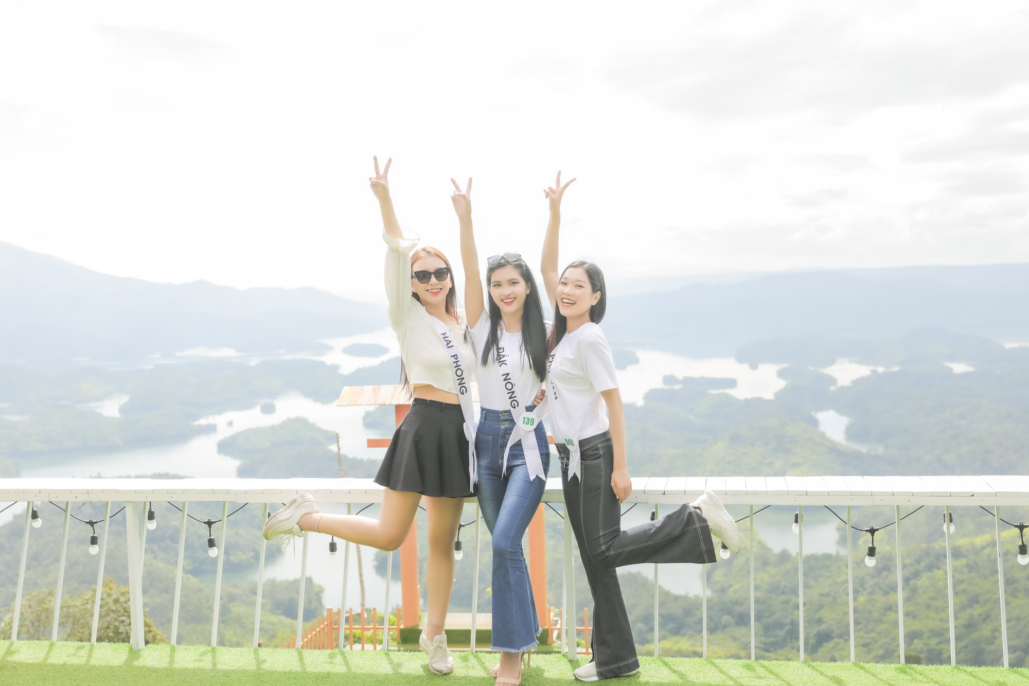 Ngắm thí sinh Miss Tourism Vietnam 2020 rạng rỡ ở  Vườn quốc gia Tà Đùng - Ảnh 4.