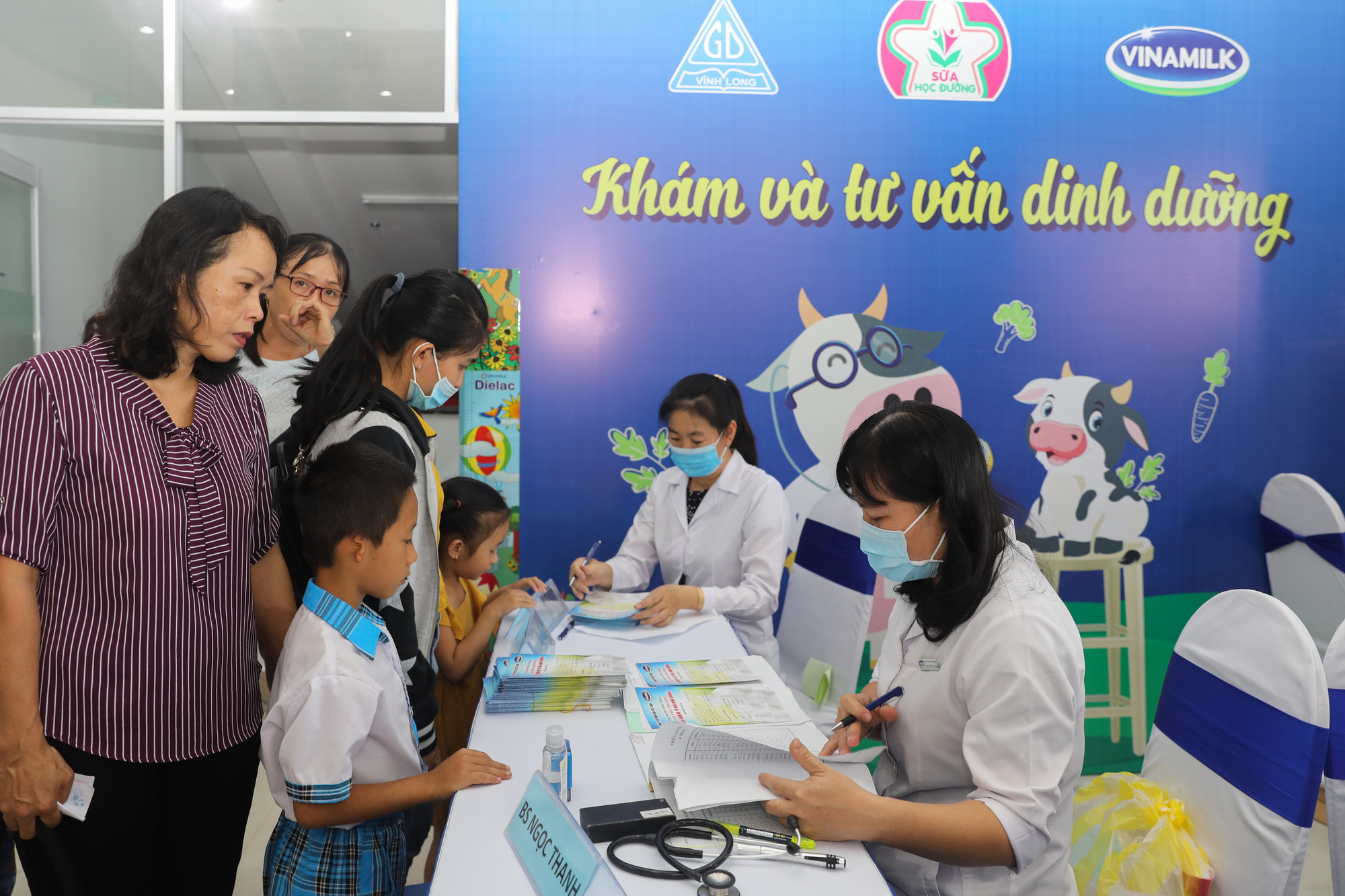 Hơn 46.300 học sinh tỉnh Vĩnh Long thụ hưởng sữa học đường - Ảnh 16.