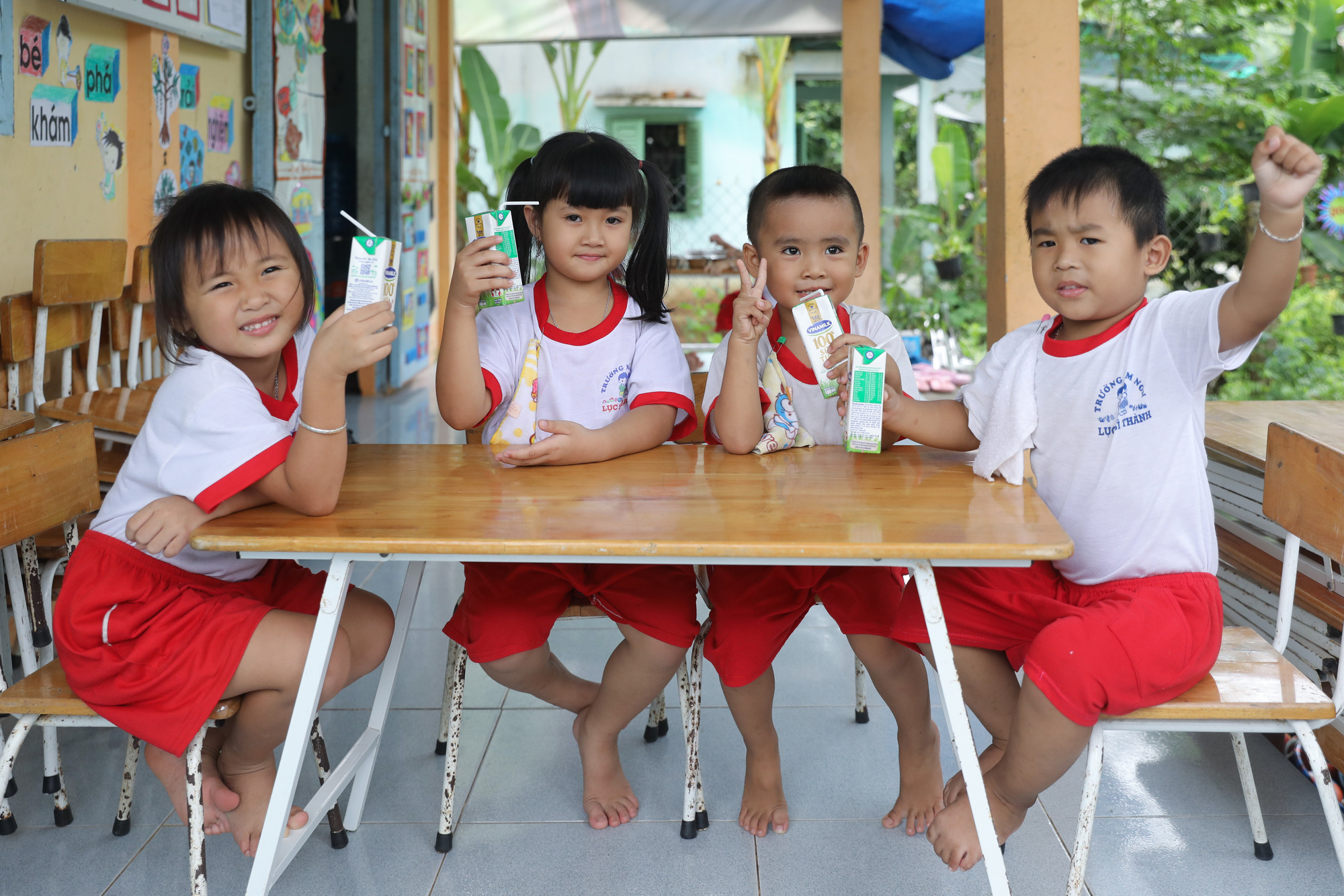 Hơn 46.300 học sinh tỉnh Vĩnh Long thụ hưởng sữa học đường - Ảnh 19.