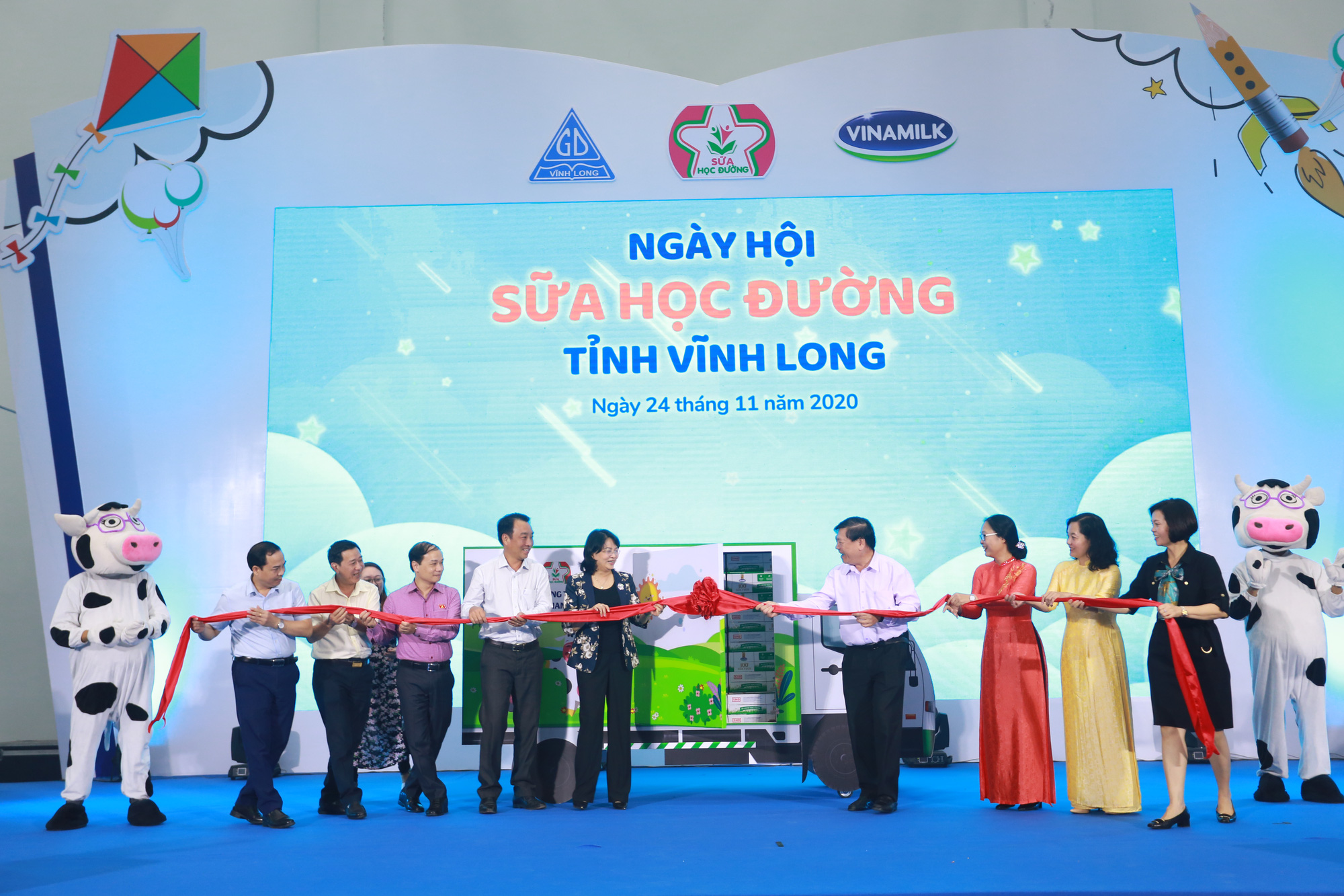 Hơn 46.300 học sinh tỉnh Vĩnh Long thụ hưởng sữa học đường - Ảnh 2.