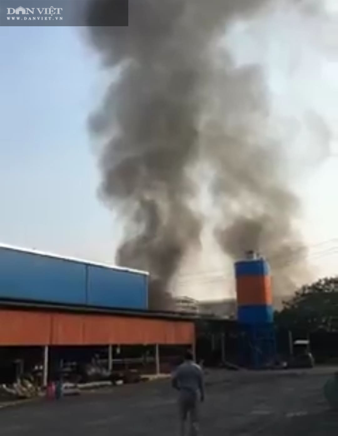 Phú Thọ: Cháy lớn tại Công ty giấy Việt Tr - Ảnh 5.