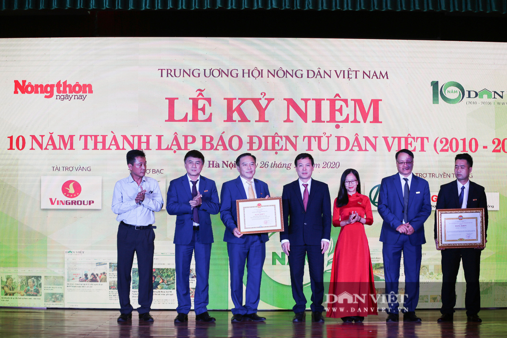 10 tập thể, cá nhân Báo điện tử Dân Việt được Bộ trưởng Bộ NNPTNT tặng bằng khen nhân kỉ niệm 10 năm thành lập - Ảnh 1.