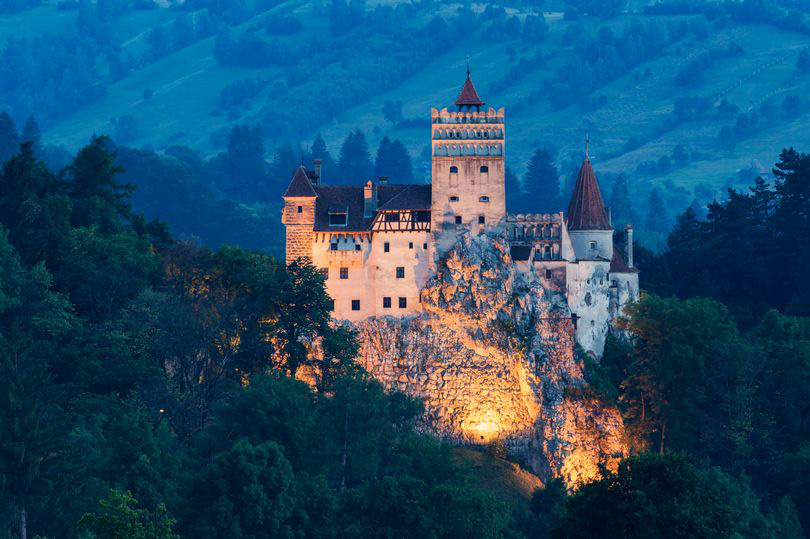 Lâu đài &quot;ma&quot; ở Romania và những câu chuyện lạnh gáy - Ảnh 1.