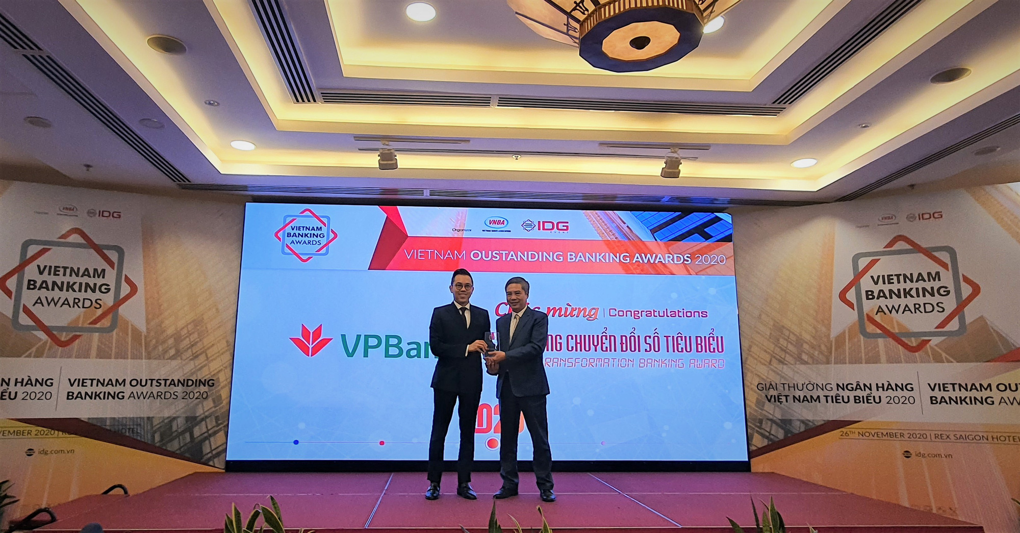 VPBank năm thứ 3 liên tiếp nhận giải thưởng &quot;Ngân hàng chuyển đổi số tiêu biểu&quot; - Ảnh 2.