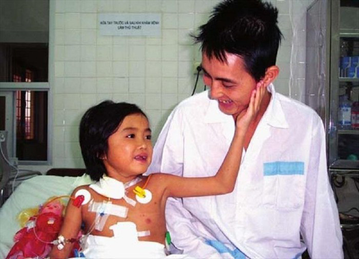Hành trình 17 năm xúc động của bệnh nhân đầu tiên ghép gan tại Việt Nam - Ảnh 2.
