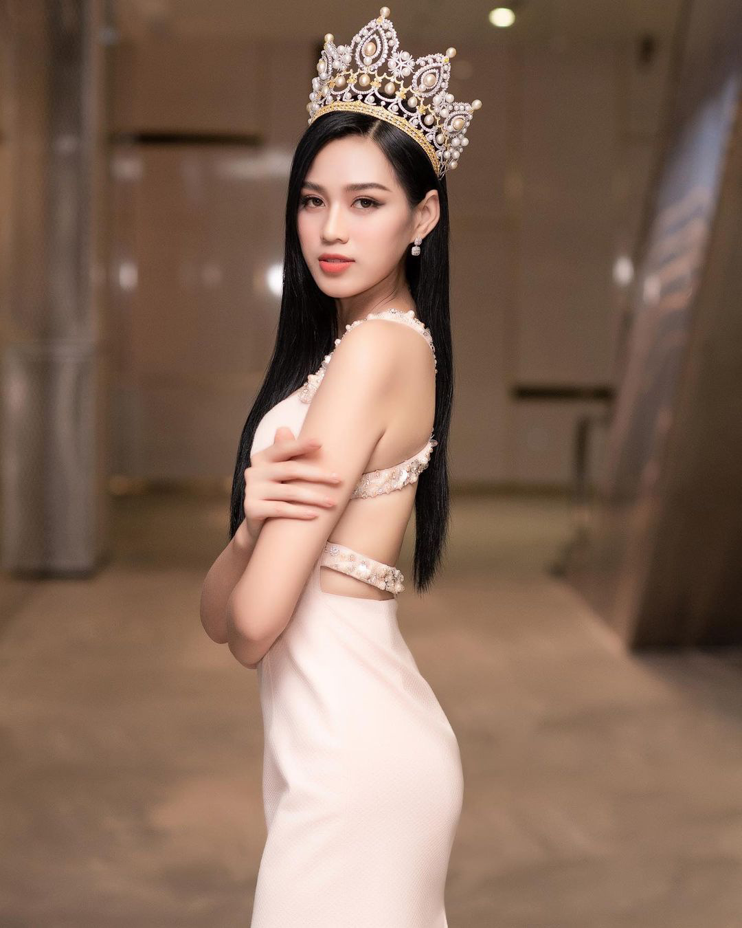 Hoa hậu Đỗ Thị Hà bị “cô giáo Khánh” làm lộ lịch trình làm việc dày đặc - Ảnh 1.