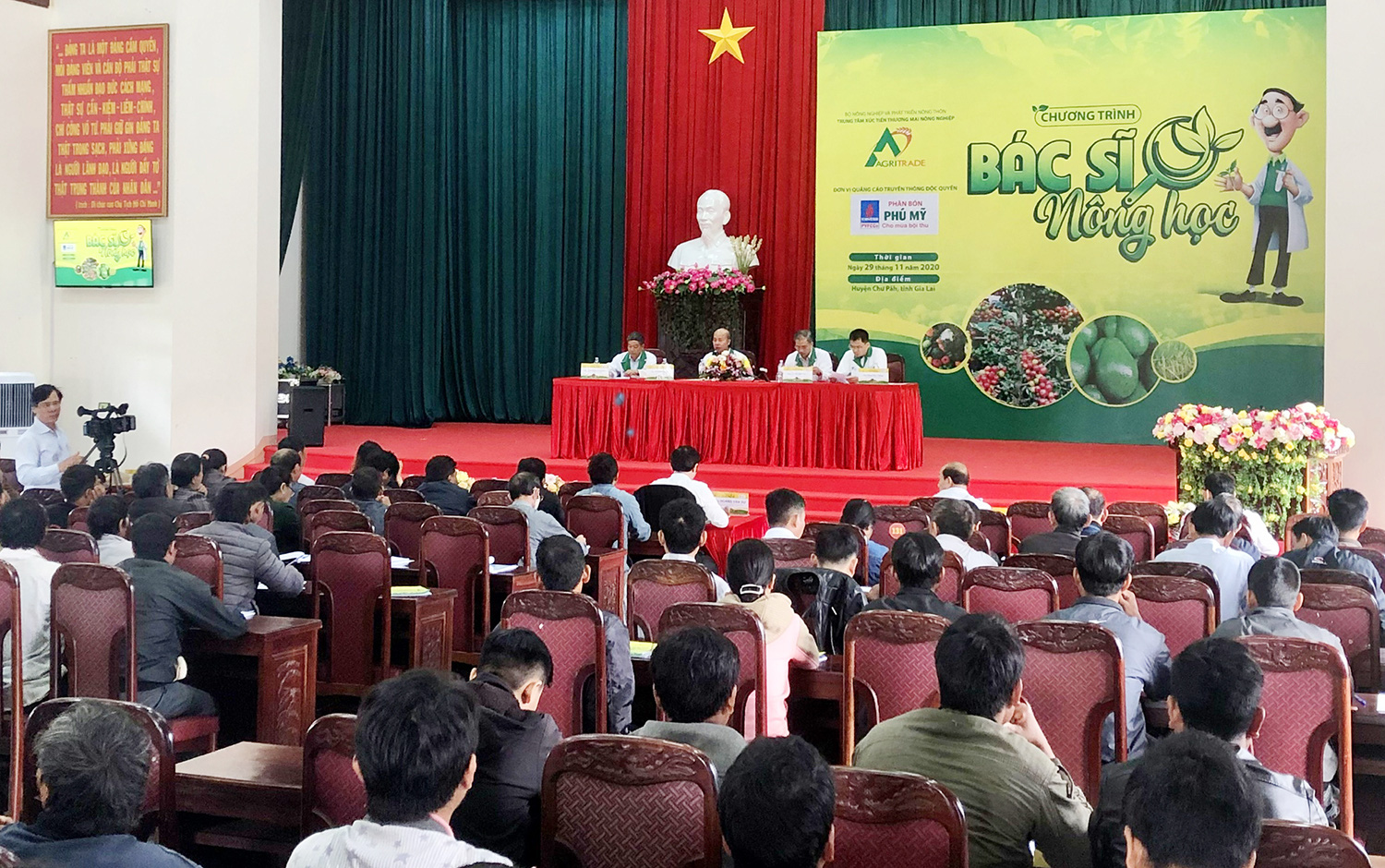 Bác sĩ nông học lên Tây Nguyên bắt bệnh, kê đơn - Ảnh 1.