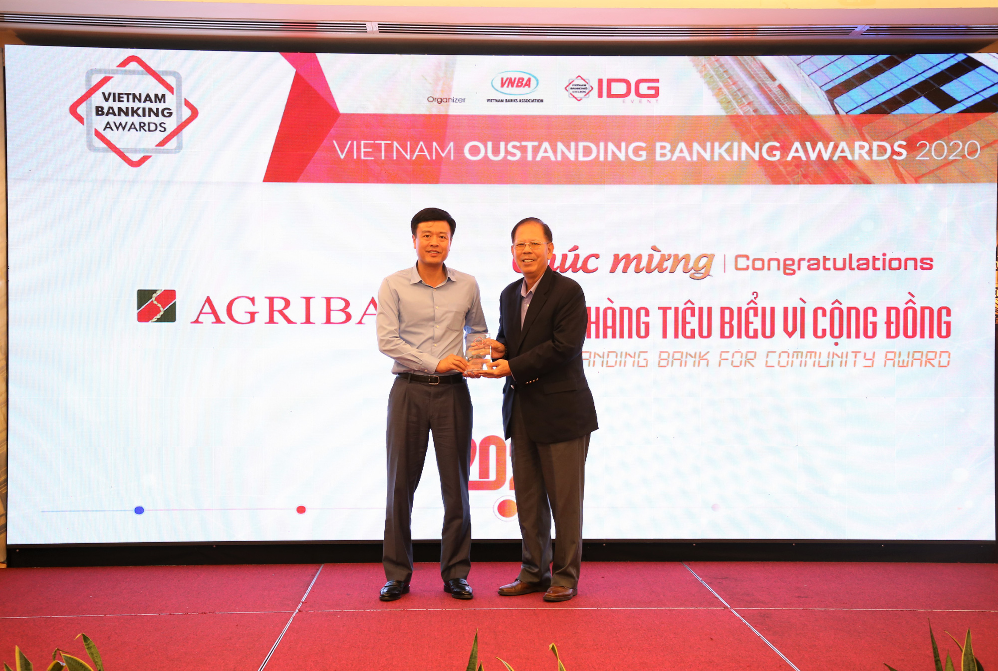 Agribank được vinh danh 2 giải thưởng Ngân hàng Việt Nam tiêu biểu năm 2020 - Ảnh 2.