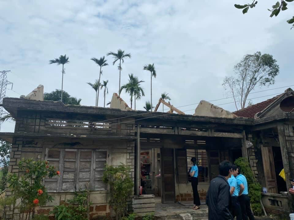 Agribank Quảng Ngãi phối hợp với Bảo hiểm Agribank hỗ trợ các hộ dân bị ảnh hưởng sau bão - Ảnh 4.