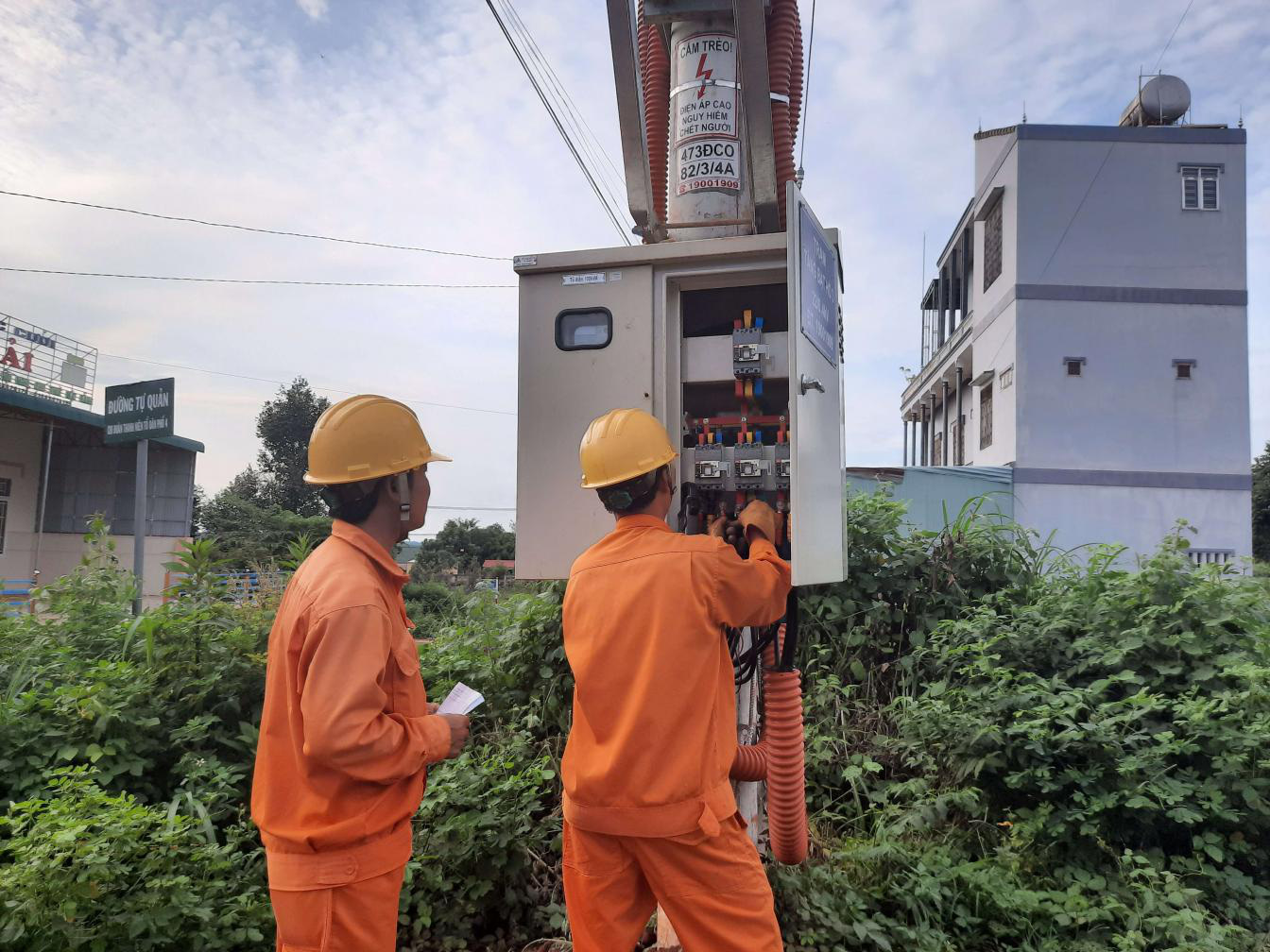 Điện lực Đức Cơ (PC Gia Lai): Đảm bảo cấp điện phục vụ nhân dân và các đồn biên phòng trên địa bàn - Ảnh 1.