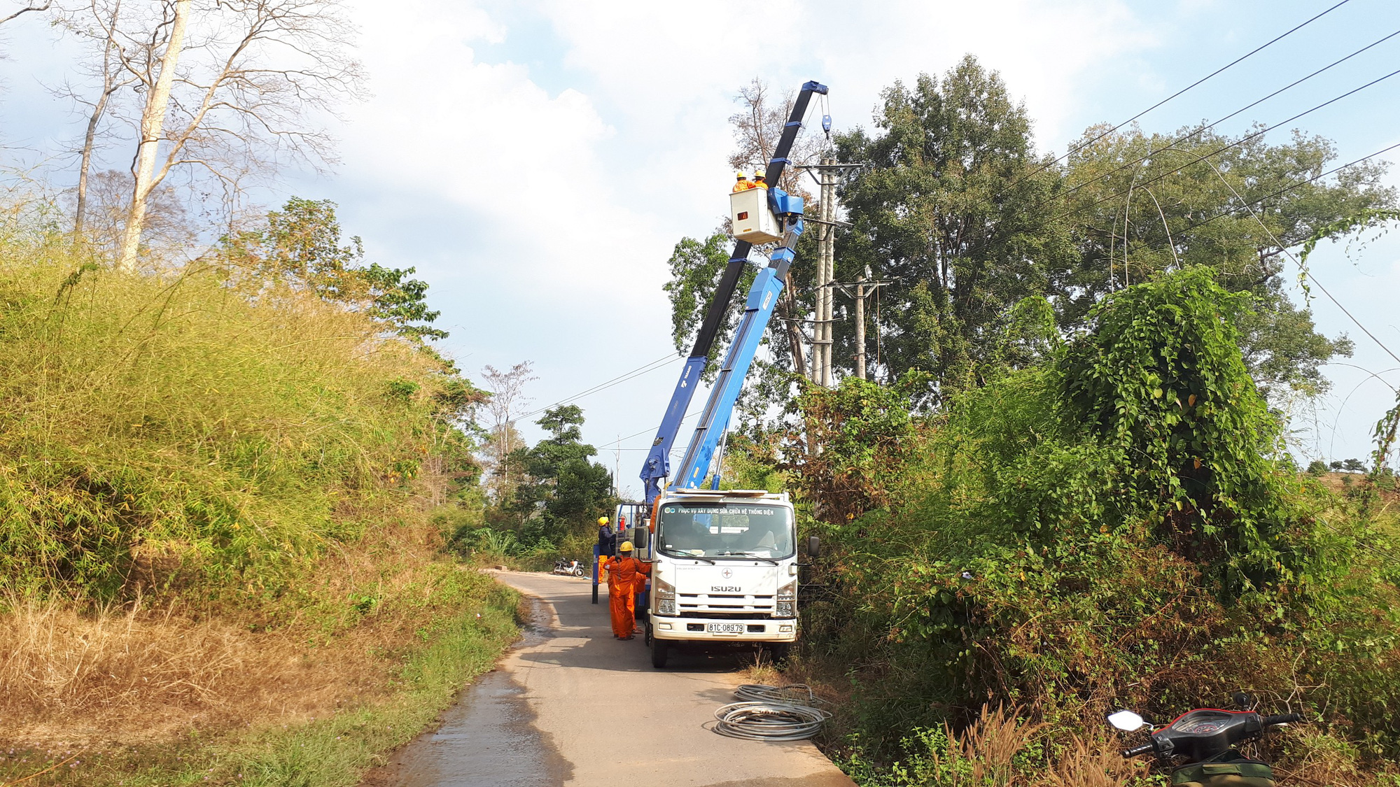 Điện lực Đức Cơ (PC Gia Lai): Đảm bảo cấp điện phục vụ nhân dân và các đồn biên phòng trên địa bàn - Ảnh 3.