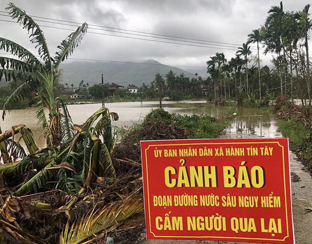 Quảng Ngãi:
Mưa bão số 10 chồng bão, hàng loạt khu dân cư chìm trong nước
 - Ảnh 6.